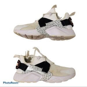 RARE Nike Air Huarache City Low PRM “Just Do It”